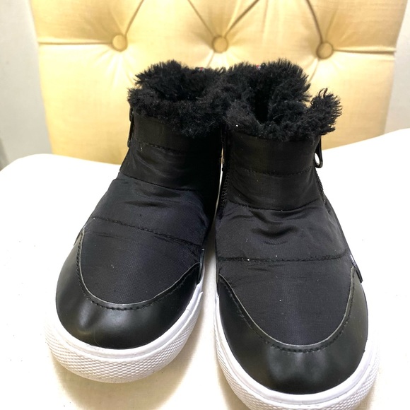 CAT & JACK Toddle Black Faux Fur lined Winter Boots with Zipper Sz 8 Kids Shoes - Picture 2 of 10